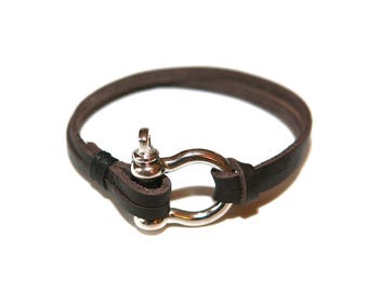 Marine shackle bracelet