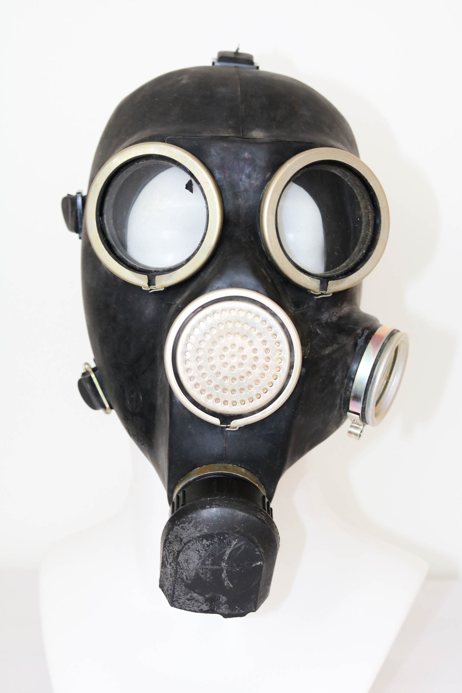 gas mask ww2 gas mask ww2