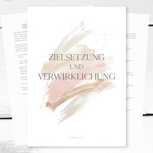Może przedstawiać: Drukowana karta pracy z akwarelowym tłem w odcieniach różu i beżu. Tekst "Zielsetzung und Verwirklichung" jest wydrukowany na górze strony czarnym kolorem.