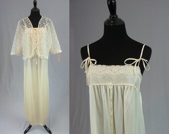Details about   MED DELICATES PEIGNOIR SET CREAM NIGHTGOWN PINK ROBE SHEER NEGLIGEE SEQUIN DECAL