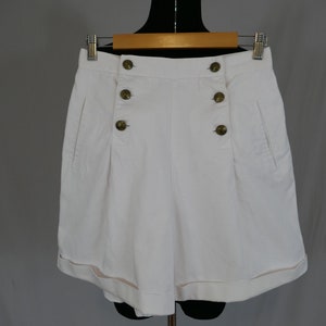 90s White Nautical Shorts 27 waist Sailor Style, Anchor Buttons, High Rise, Cuffed Cotton Idioms Vintage 1990s S Bild 6