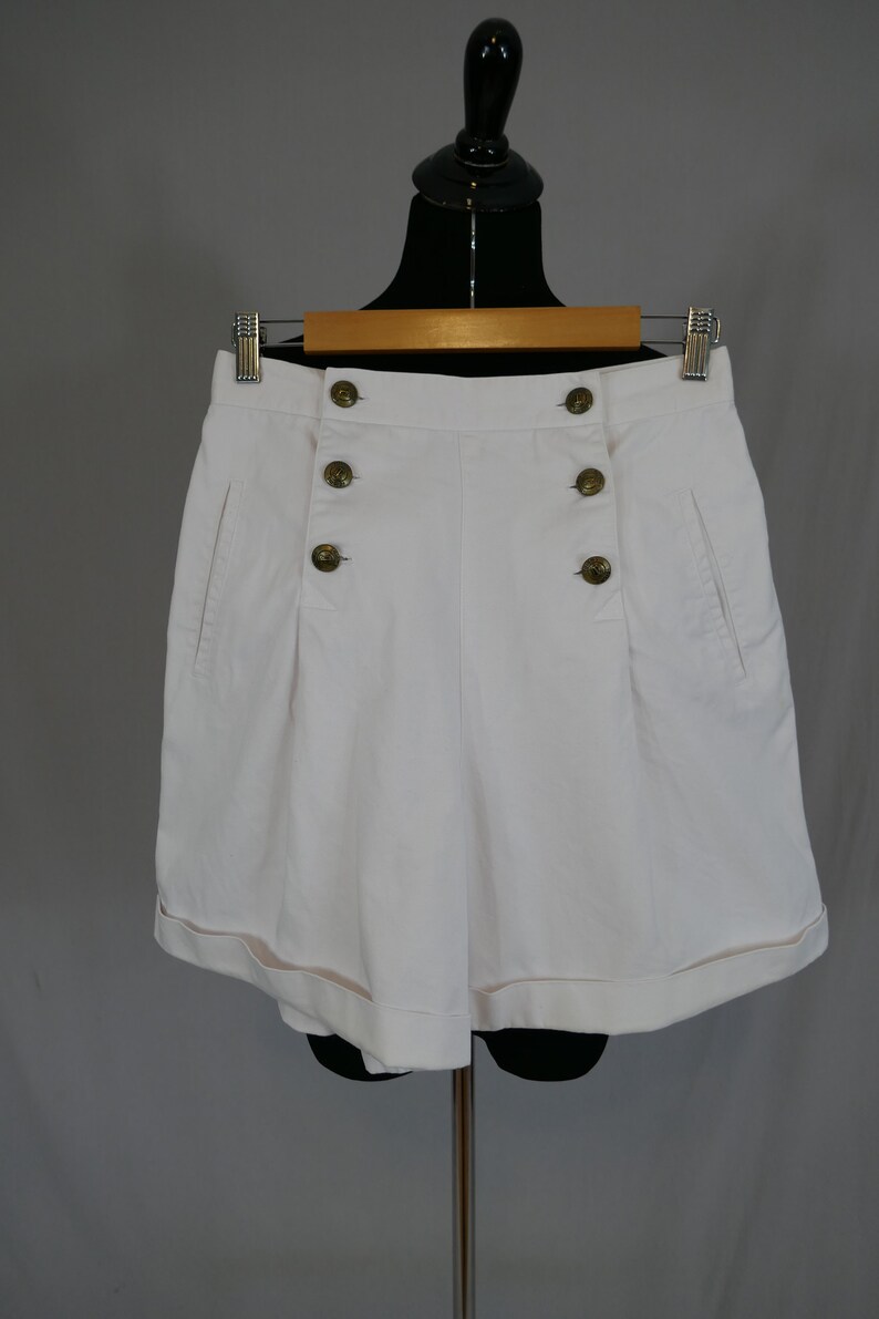 90s White Nautical Shorts 27 waist Sailor Style, Anchor Buttons, High Rise, Cuffed Cotton Idioms Vintage 1990s S Bild 6