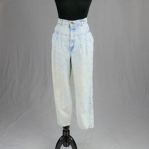 80s Chic Pleated Yoke Jeans - 32" waist - Light Blue Acid Wash Denim - Relaxed Fit Tapered Leg - Vintage 1980s - 26.75" inseam Short Petite