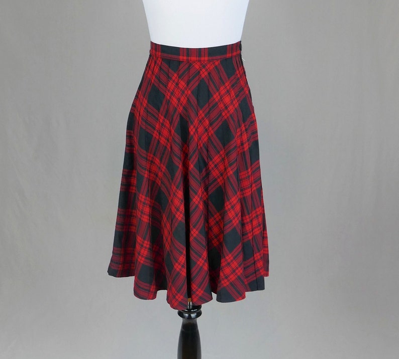 40s 50s Full Plaid Skirt 26 waist Red and Black Pintuck Detail Vintage 1940s 1950s image 1