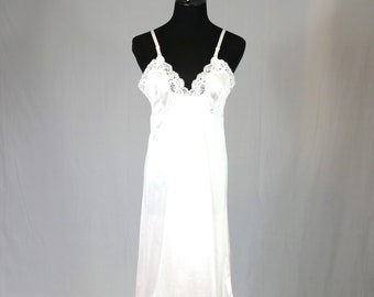 80s Pale Pink Full Slip - Lace Trim - Nylon Body Chic Dress Slip  - Vintage 1980s - M 36