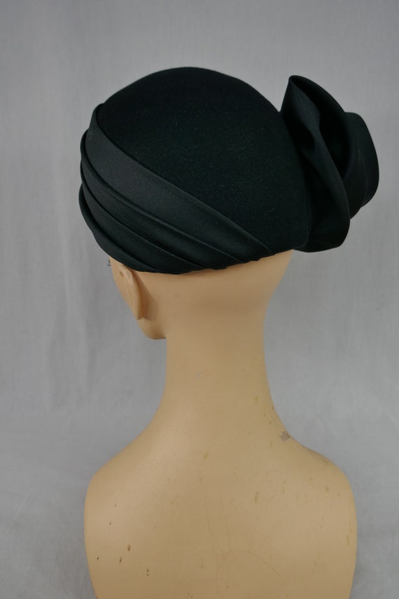 70s 80s Black Mr. John Hat - Wool Felt w/ Big Fab… - image 4