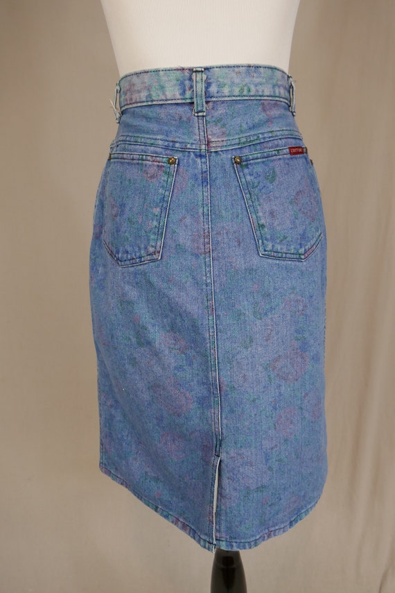 80s Faded Floral Jean Skirt - 25" waist - Blue Co… - image 5