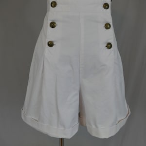 90s White Nautical Shorts 27 waist Sailor Style, Anchor Buttons, High Rise, Cuffed Cotton Idioms Vintage 1990s S Bild 2