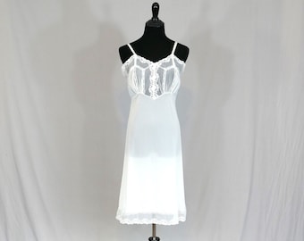 40s 50s Off-White Dress Slip - Lace Trim and Pleats - Nylon Full Slip - Triquette - Vintage 1940s 1950s - Size 34 or snug 36