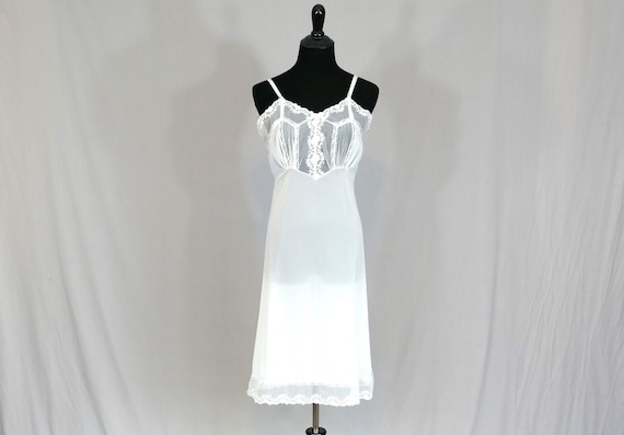 40s 50s Off-white Dress Slip - Lace Trim and Pleats - Nylon Full