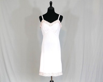 60s 70s Pale Pink Nylon Slip - Pink & Taupe Lace Trim - Full Dress Slip - Vintage 1970s 1980s - S Size 34 or snug 36