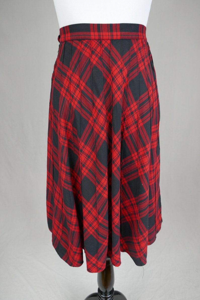 40s 50s Full Plaid Skirt 26 waist Red and Black Pintuck Detail Vintage 1940s 1950s image 5