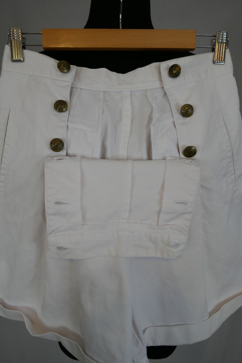 90s White Nautical Shorts 27 waist Sailor Style, Anchor Buttons, High Rise, Cuffed Cotton Idioms Vintage 1990s S Bild 5
