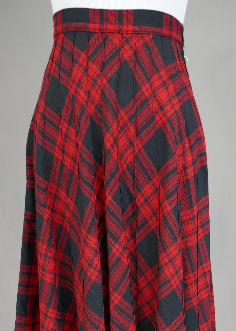40s 50s Full Plaid Skirt 26 waist Red and Black Pintuck Detail Vintage 1940s 1950s image 2