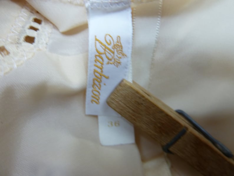 80s Pale Beige Slip Classy Squares Trim Slight Taffeta Finish Barbizon Vintage 1980s 36 Full Dress Slip
