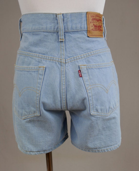 90s Y2K Levi's Jean Shorts - 29" waist - Light Bl… - image 4