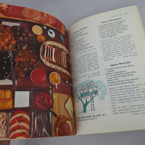 Good Housekeeping's Book of Breads and Sandwiches 1958 Small Pamphlet Mid Century MCM Recipes Illustrations Vintage Cook Book Cookbook image 8