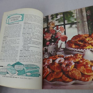 Good Housekeeping's Book of Breads and Sandwiches 1958 Small Pamphlet Mid Century MCM Recipes Illustrations Vintage Cook Book Cookbook image 6