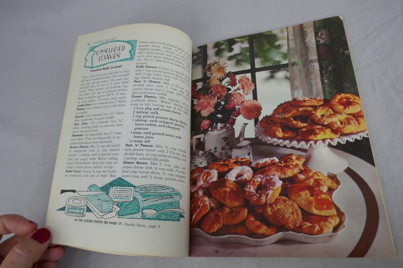 Good Housekeeping's Book of Breads and Sandwiches 1958 Small Pamphlet Mid Century MCM Recipes Illustrations Vintage Cook Book Cookbook image 6