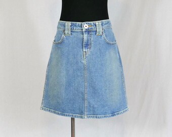 Vintage Levi's Jeans Denim Skirt - Low Rise 32" waist - Stretch Cotton - Y2K - Size 9