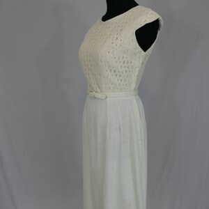 50s 60s Dress Pale Tannish Gray Linen Look w/ Lace Bodice Louisa Alcott Vintage 1950s 1960s M image 3