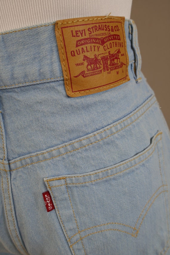 90s Y2K Levi's Jean Shorts - 29" waist - Light Bl… - image 5