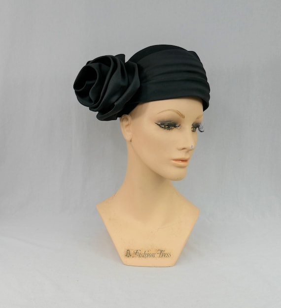 70s 80s Black Mr. John Hat - Wool Felt w/ Big Fab… - image 1