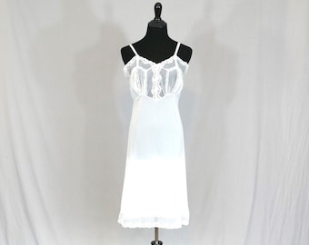 40s 50s Off-White Dress Slip - Lace Trim and Pleats - Nylon Full Slip - Triquette - Vintage 1940s 1950s - Size 34 or snug 36