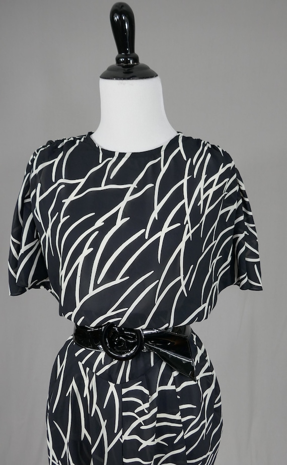 80s Curvy Black and White Semi-Sheer Dress - Curv… - image 2