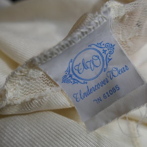 80s Pale Beige Camisole Lace Trim Nylon Cami Blouse Slip Undercover Wear Vintage 1980s Size S 34 image 6