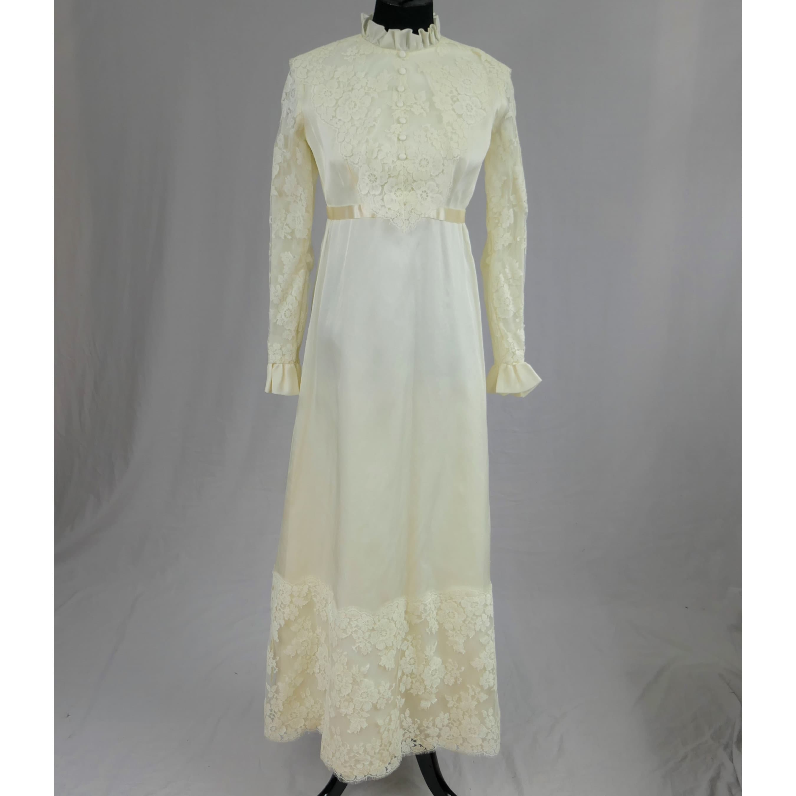 70s Cream Wedding Dress - Lace Trim and Sleeves - High Waist