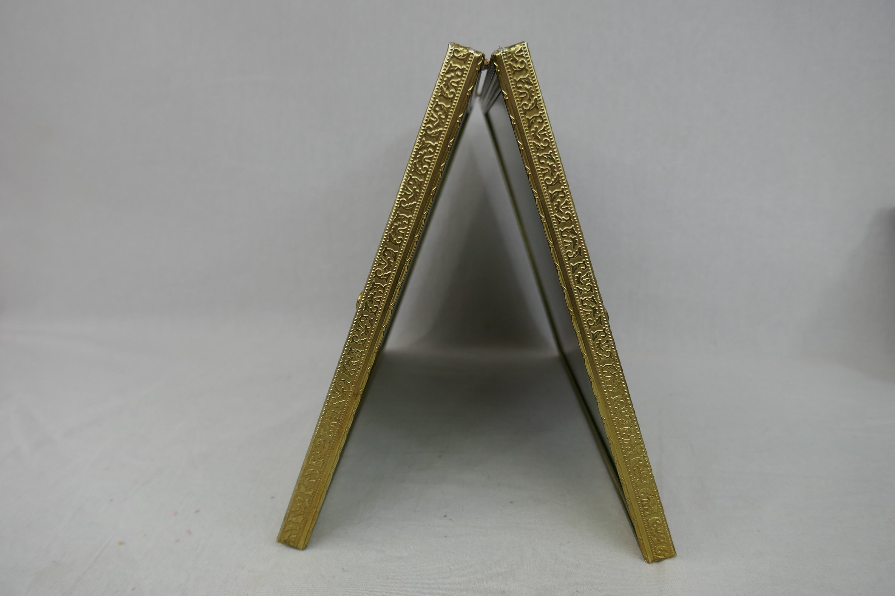 Vintage Hinged Double Picture Frame - Gold Tone Metal W/ Non-glare ...