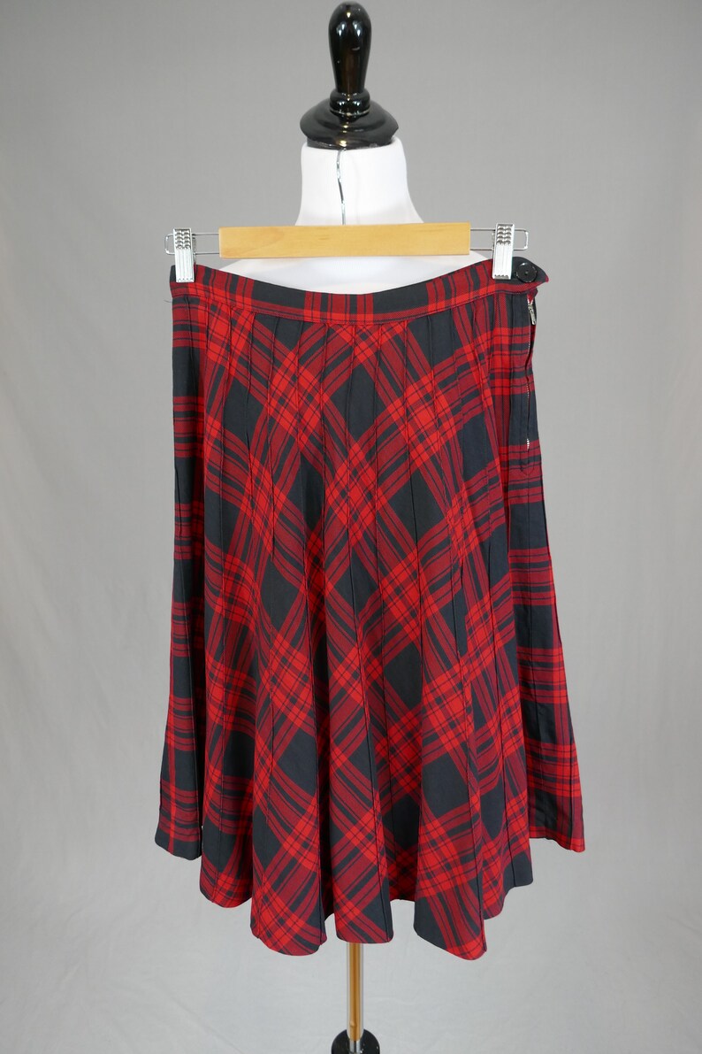 40s 50s Full Plaid Skirt 26 waist Red and Black Pintuck Detail Vintage 1940s 1950s image 7