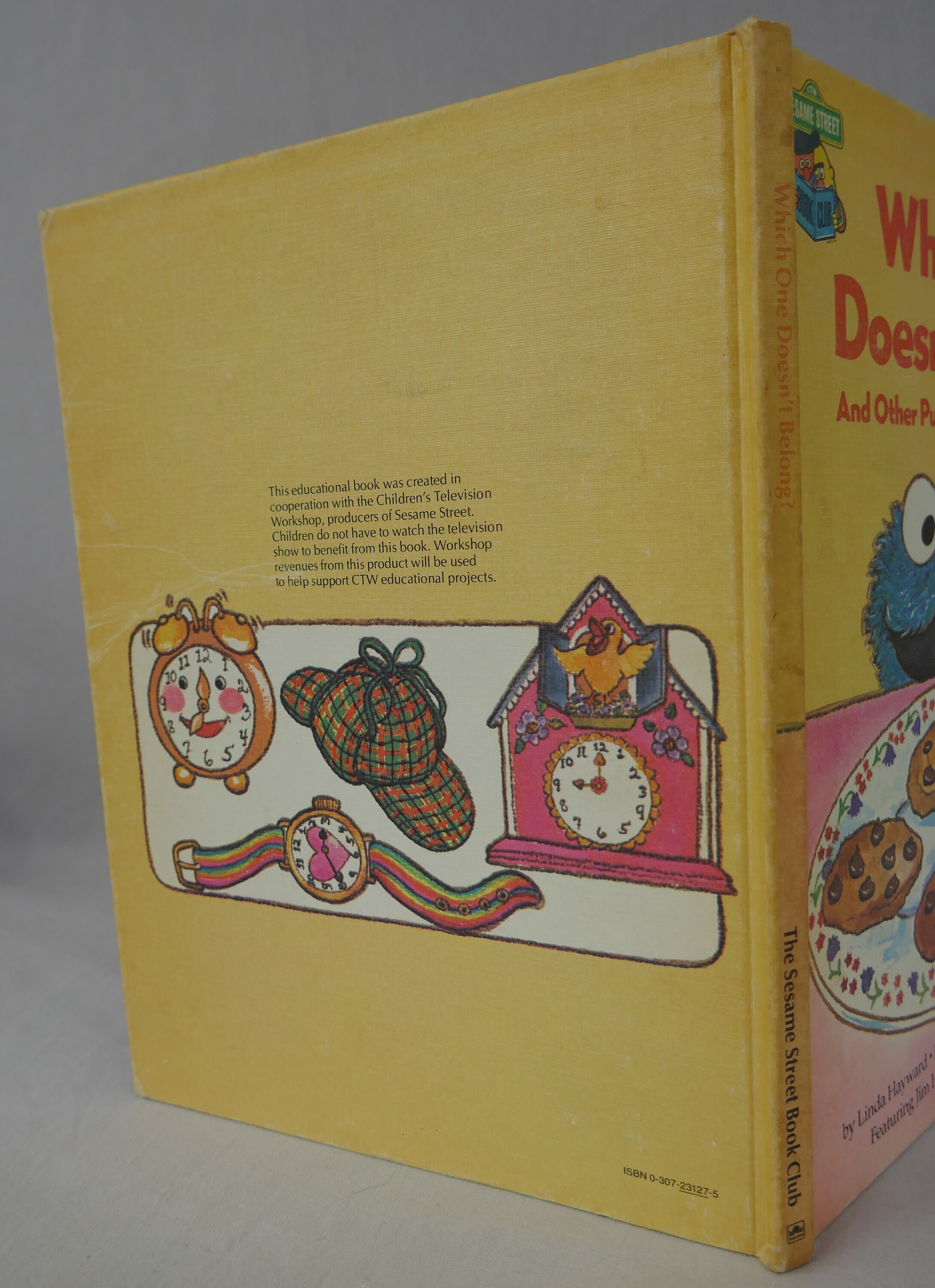♡です　BIRDS' WORDS  60cm Bird Lover's Wordsearch: Themed Puzzles Featuring Birds from