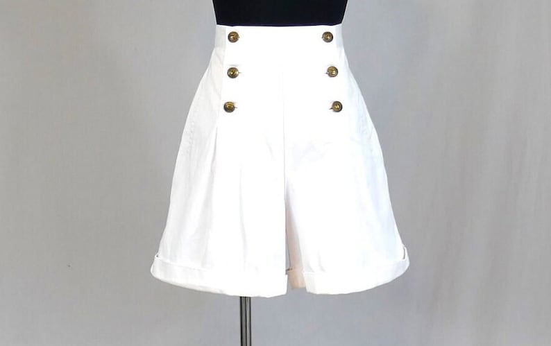 90s White Nautical Shorts 27 waist Sailor Style, Anchor Buttons, High Rise, Cuffed Cotton Idioms Vintage 1990s S Bild 1