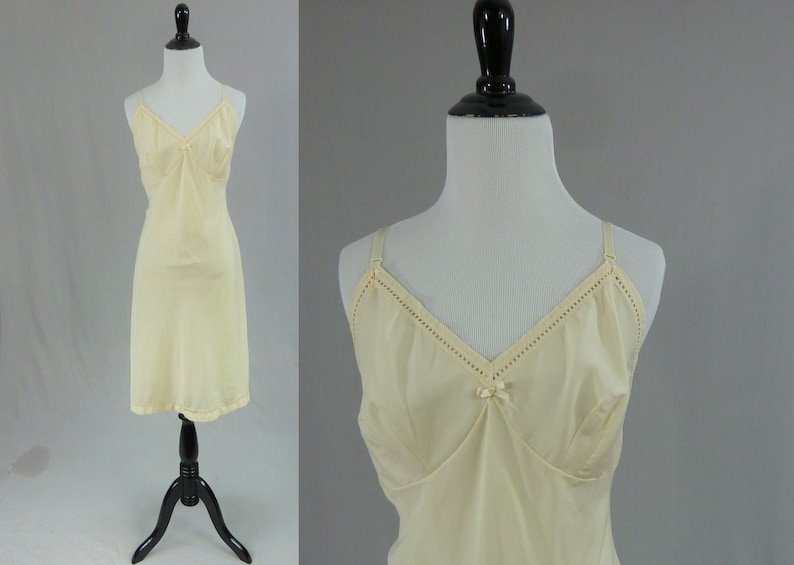 80s Pale Beige Slip Classy Squares Trim Slight Taffeta Finish Barbizon Vintage 1980s 36 Full Dress Slip