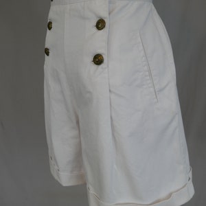 90s White Nautical Shorts 27 waist Sailor Style, Anchor Buttons, High Rise, Cuffed Cotton Idioms Vintage 1990s S Bild 3