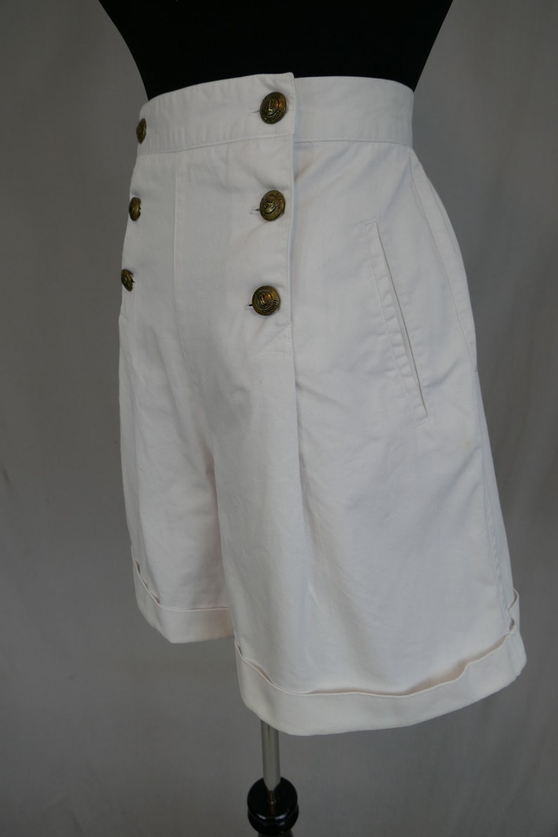 90s White Nautical Shorts 27 waist Sailor Style, Anchor Buttons, High Rise, Cuffed Cotton Idioms Vintage 1990s S Bild 3