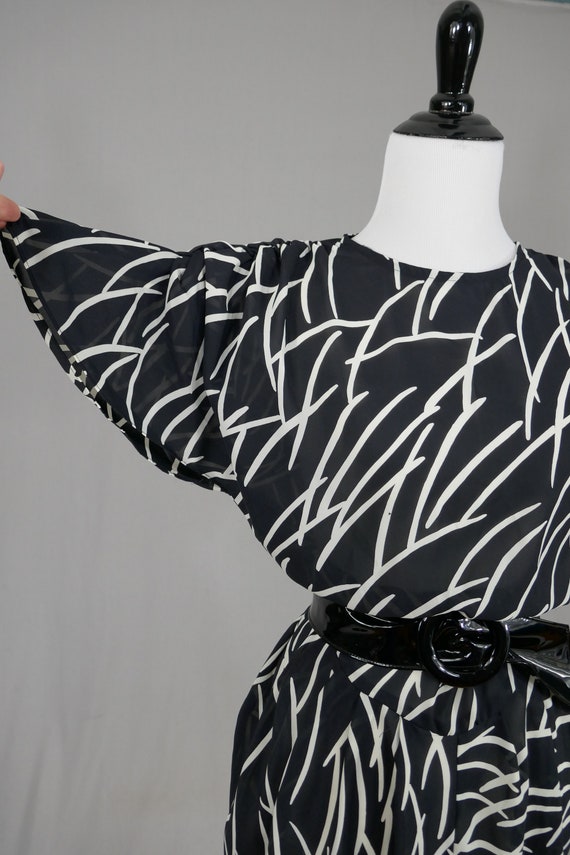 80s Curvy Black and White Semi-Sheer Dress - Curv… - image 3