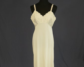 60s 70s Pale Beige Slip - Full Dress Slip - Pinehurst Lingerie - Vintage 1960s 1970s - Size 38