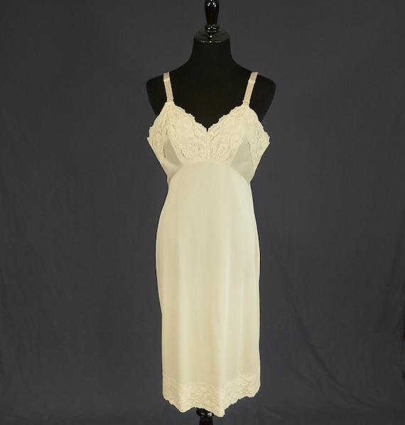 60s 70s Pale Beige Slip - Full Dress Slip - Pinehu