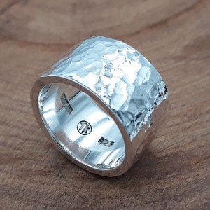 Gehamerde ring sterlingzilver 925 breed 12 mm dikte 2 mm, herenringen, ringen voor mannen, verlovingsring, handgemaakte sieraden kerstcadeau