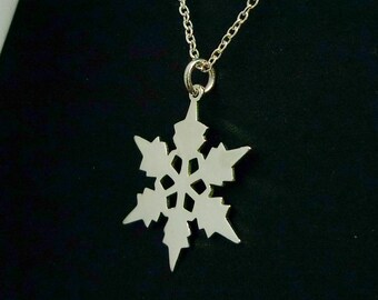 Snowflake Necklace - Snowflake Pendant - Snowflake charm -  925 Sterling Silver Necklace -  Christmas Necklace - Necklace 20" Pendants 31 mm