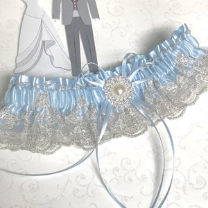 Jarretière souvenir de mariage en perles bleues et blanches/argentées. Un porte-jarretelles bleu pour la mariée. Jarretière cadeau.