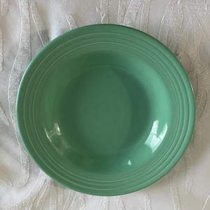 Vintage Grüne Fiestaware umrandete Schüssel - 2001, 21 cm - Ausverkauft