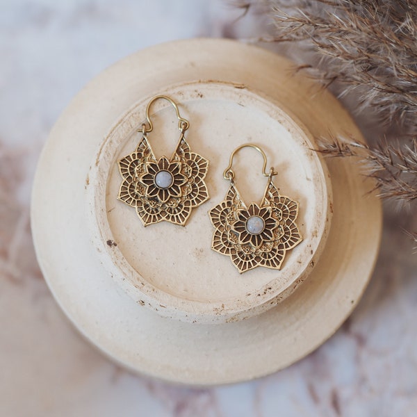 Moonstone Mandala Earrings 'LAKSHMI' | Hippie Chic Earrings | Golden Earrings | Spiritual Earrings | Ethnic Modern Femenine Yin Energy