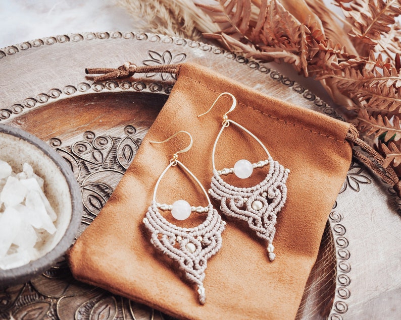 Macrame earrings with moonstone 'TANTRA' Bohemian Bridal Jewelry Healing Stone Beach Wedding Beige White Ecru Nude Christmas Gift imagen 8