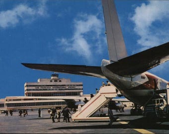 Lot of 100 Unused Postcards: Francisco International Airport, - Airplane at Gate Vintage Postcard