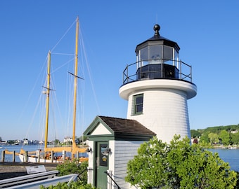 Lighthouse at Mystic Seaport, Connecticut, Mystic River, velero, Nueva Inglaterra, faros, Costa Este, náutica, grabado de archivo, firmado