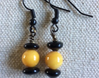 Beaded earrings, drop earrings, dangle earrings, black and yellow/gold.